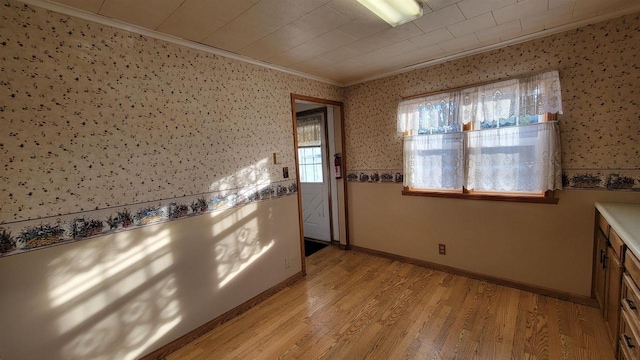 kitchen with ornamental molding and light hardwood / wood-style floors