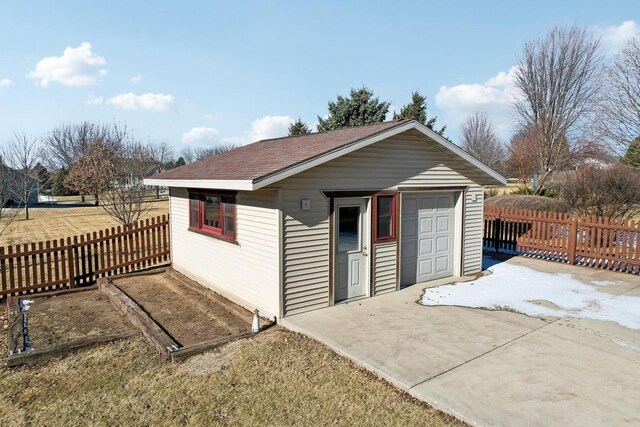 2743 Brooks Ridge Dr, Sun Prairie, WI 53590 - garage featuring a yard