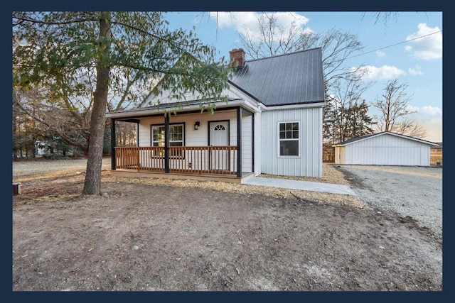 view of front of property featuring a porch