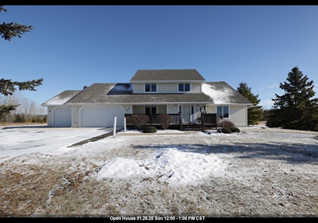 view of front property featuring a garage