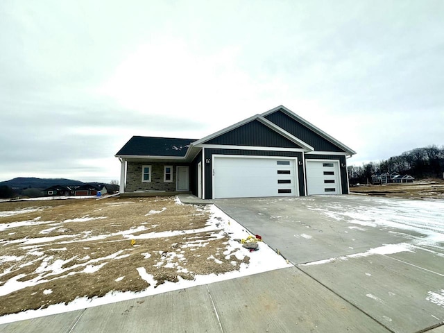 view of front facade featuring a garage