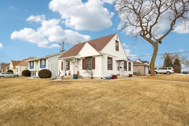 view of front of house featuring a front lawn