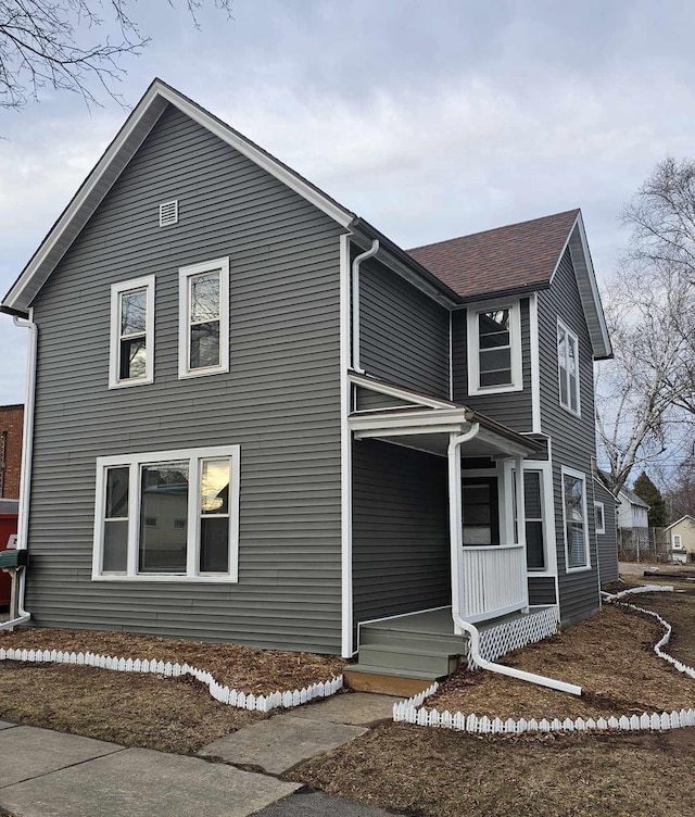 view of front facade with covered porch