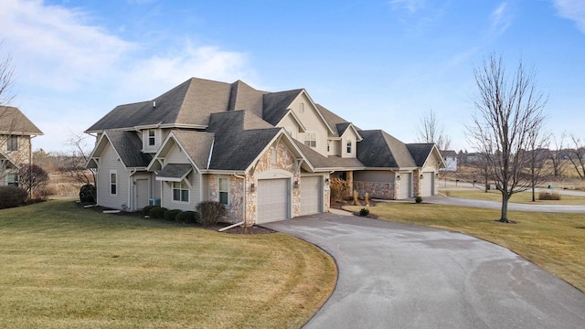 view of front of property featuring a front lawn