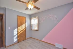 unfurnished room featuring ceiling fan and light wood-type flooring