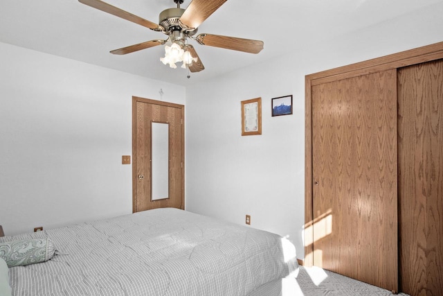 bedroom featuring ceiling fan and a closet