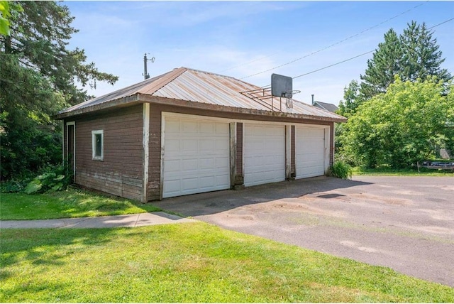 garage featuring a lawn