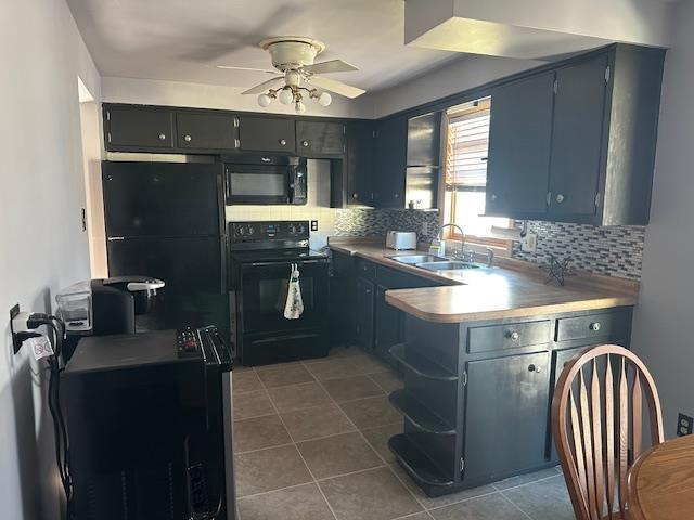 kitchen with sink, tasteful backsplash, kitchen peninsula, ceiling fan, and black appliances