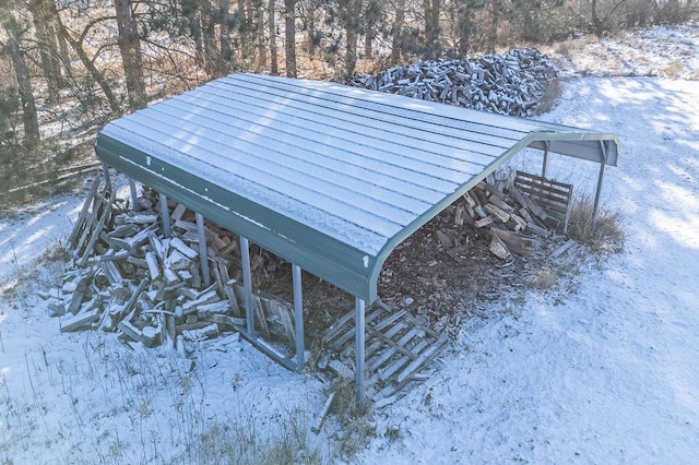 view of yard layered in snow