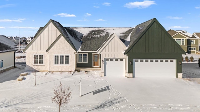 view of front facade featuring a garage