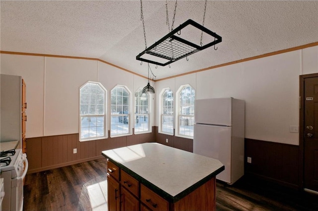 2218 10 1/8 Ave, Chetek, WI 54728 - kitchen with a center island, vaulted ceiling, a textured ceiling, dark hardwood / wood-style flooring, and white appliances