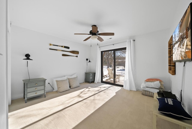 living area with carpet and ceiling fan