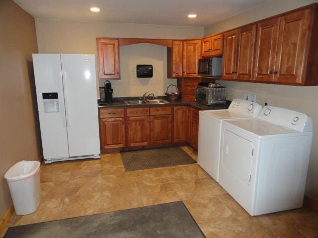 N8621 5th Rd, Westfield, WI 53964 - clothes washing area with sink and washing machine and dryer