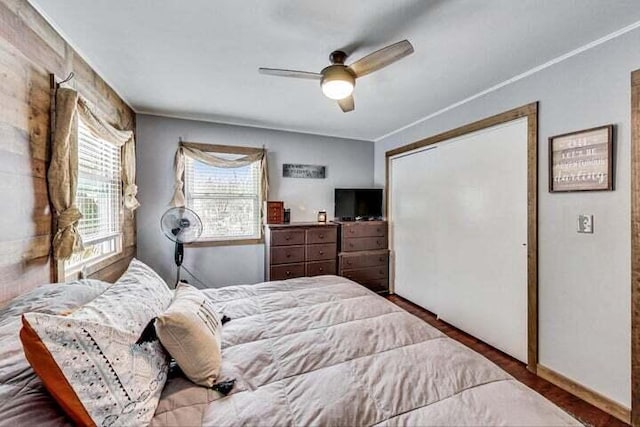 bedroom with hardwood / wood-style floors, ceiling fan, and a closet