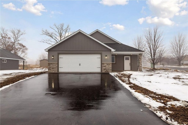 view of front facade featuring a garage