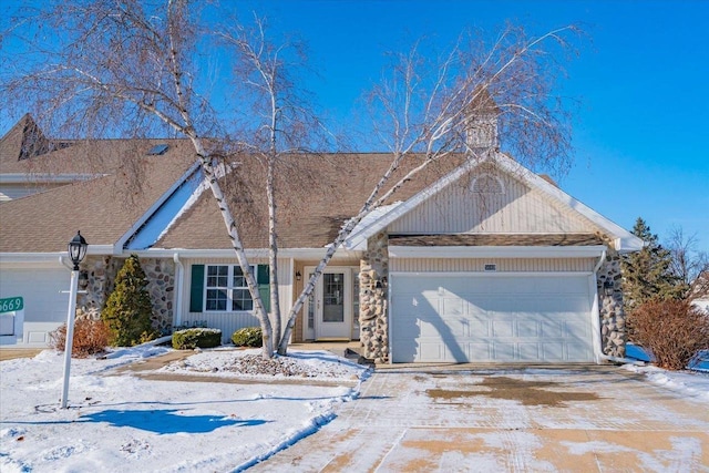 view of front facade with a garage