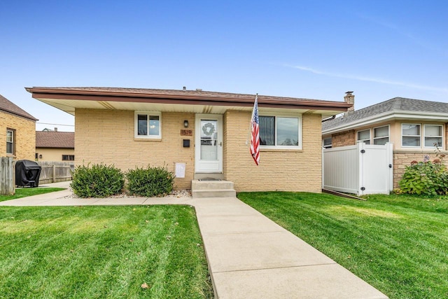 view of front of house with a front lawn