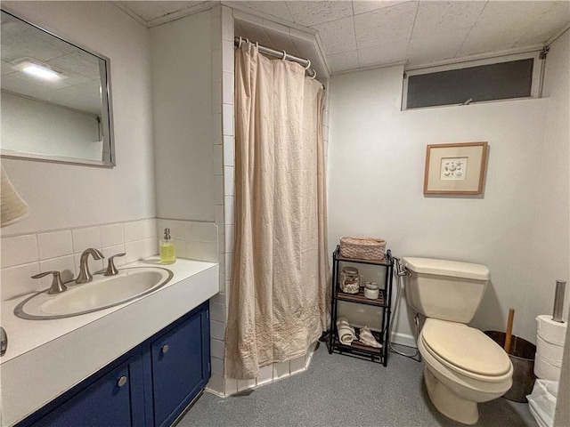 bathroom featuring vanity, a shower with curtain, and toilet