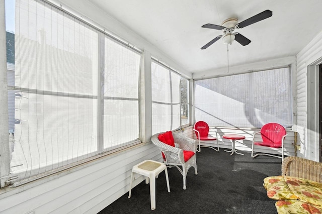 sunroom with ceiling fan