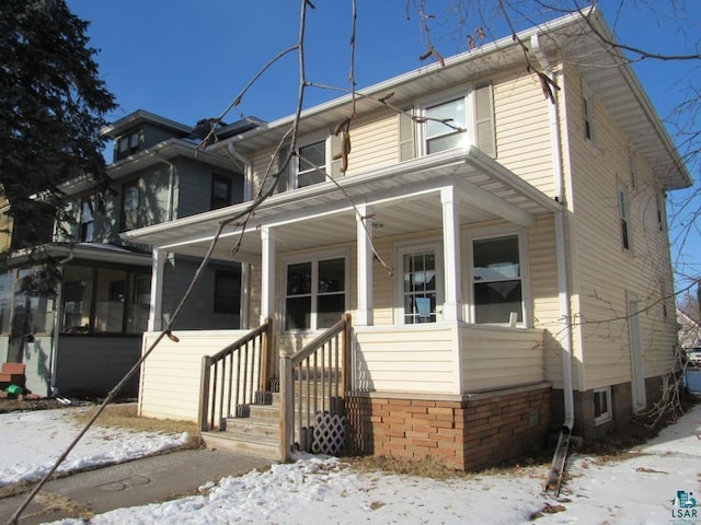 view of front of house featuring a porch