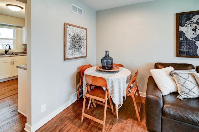 dining space featuring sink and light hardwood / wood-style floors