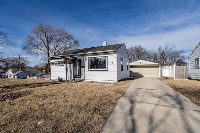 view of front of house featuring an outbuilding, a garage, and a front yard