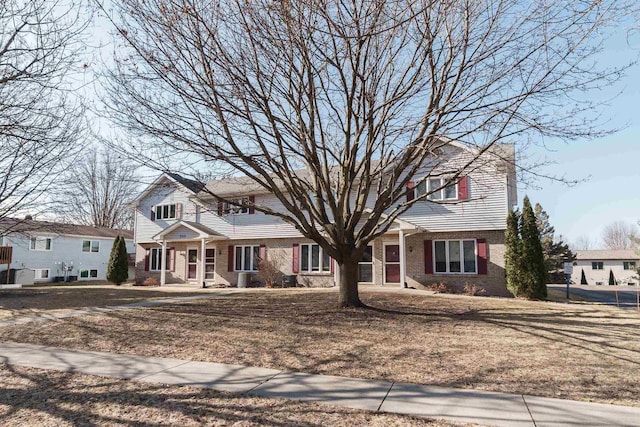 front of property featuring a front yard