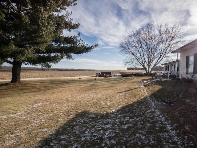 view of yard with a rural view