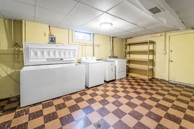 laundry room with washer and clothes dryer