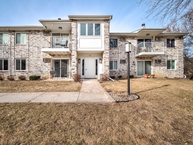 view of front of property with a front lawn