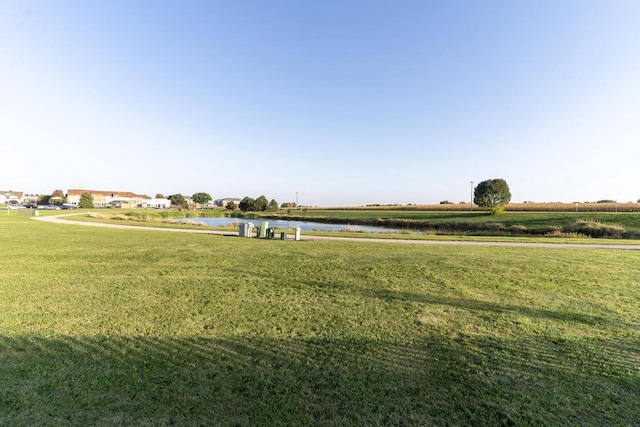 view of yard featuring a water view