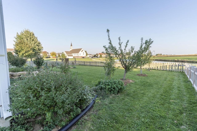 view of yard featuring a water view