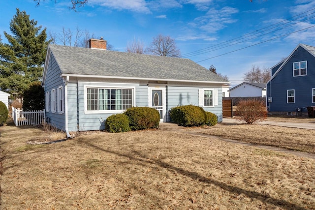 view of front of house featuring a front yard