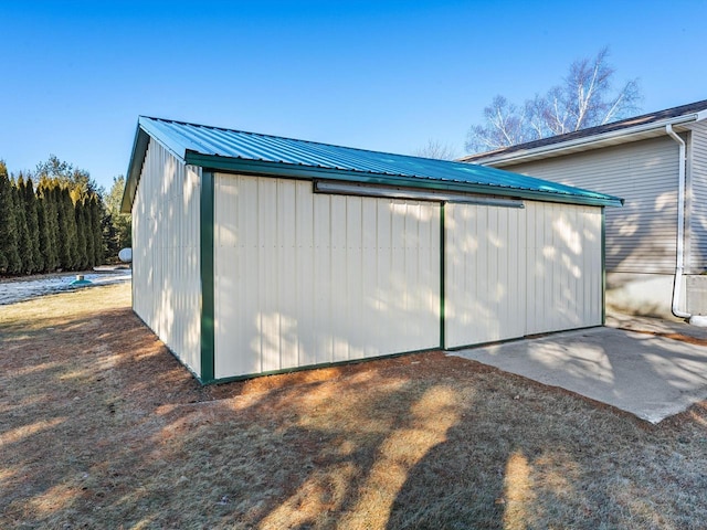 view of side of home with an outdoor structure