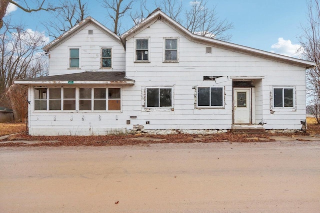 view of front of property