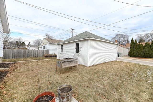 view of side of property featuring a yard