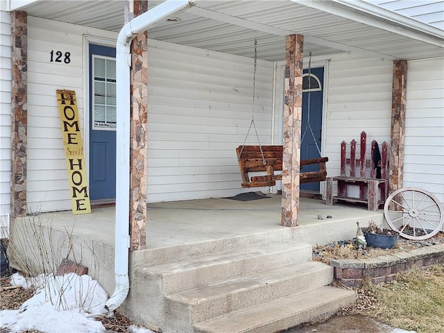 entrance to property featuring covered porch