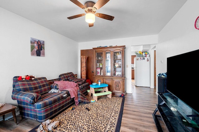 living room with hardwood / wood-style floors and ceiling fan