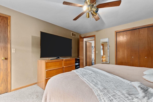 bedroom featuring carpet floors, ceiling fan, and a closet