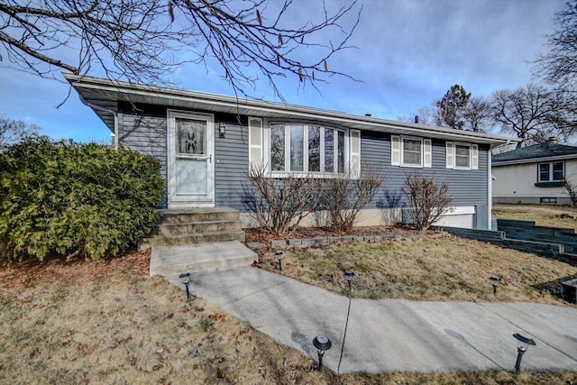 view of front of house featuring a front yard