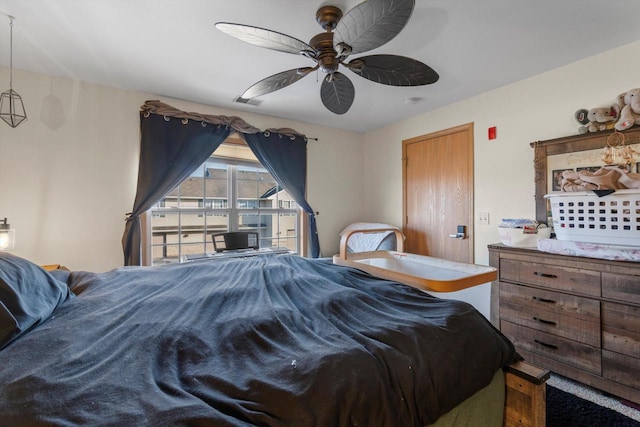 bedroom with ceiling fan