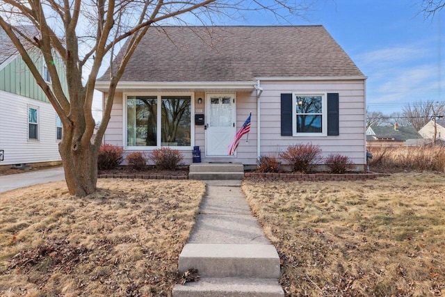 view of front of property with a front yard