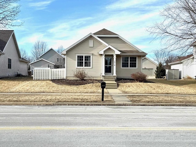 view of front of house featuring a front yard