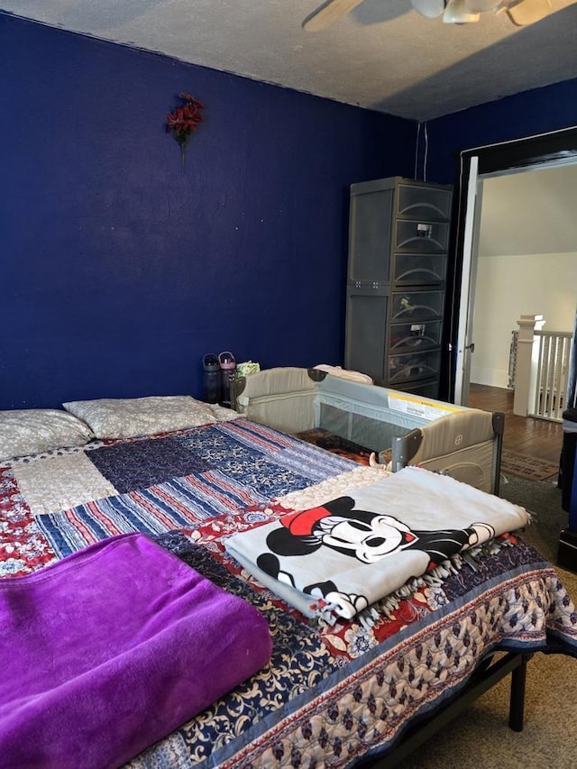 bedroom featuring ceiling fan and a textured ceiling