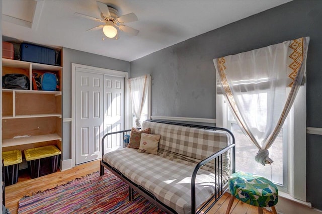 living area with ceiling fan, plenty of natural light, and hardwood / wood-style floors