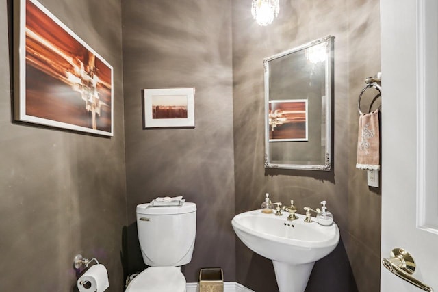 bathroom featuring toilet and sink