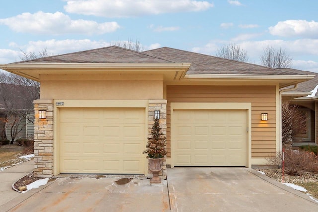 view of front facade featuring a garage