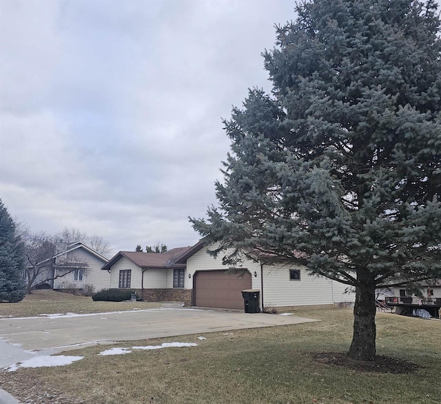 view of front of property featuring a garage and a front lawn