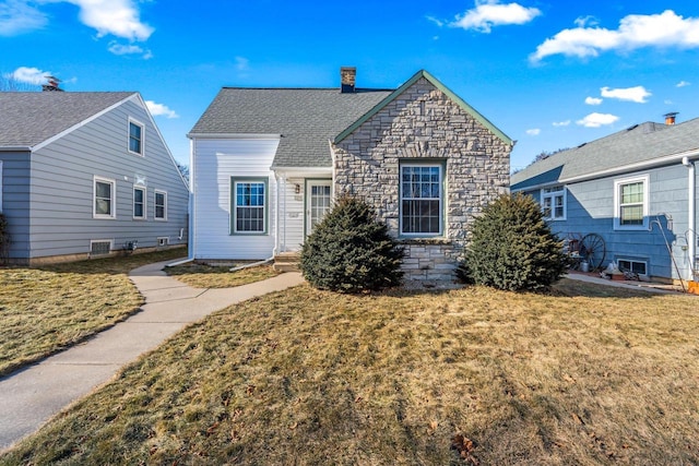 view of front of property with a front yard