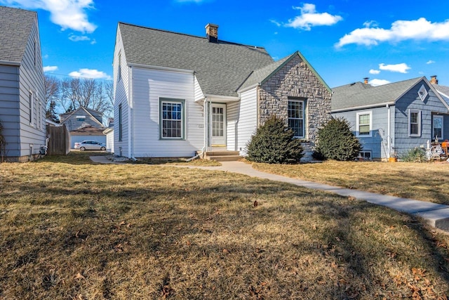 view of front of home featuring a front lawn